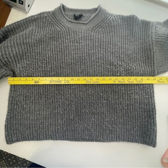 BDG by Urban Outfitters Oversized Acrylic Polyester Crop Sweater, Gray, XL - Picture 4 of 7
